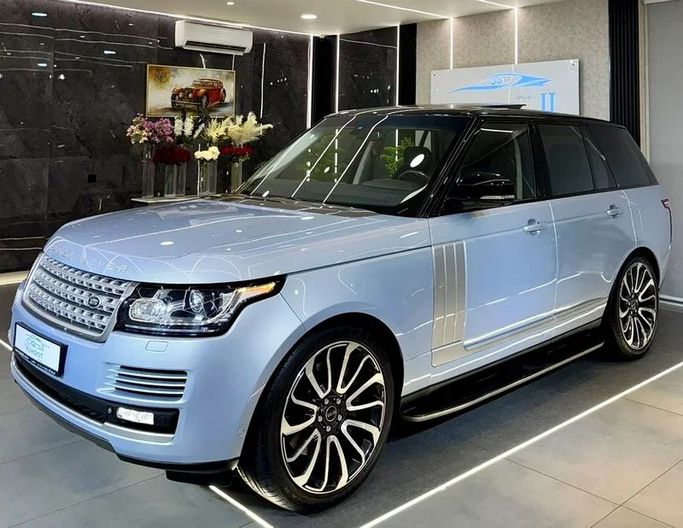 Подержанный Land Rover Range Rover P550 IV, 5.0 л, 2016 в Шардже от Ayoon Alhoot Motors Синий цвет. GCC | AUTO.AE