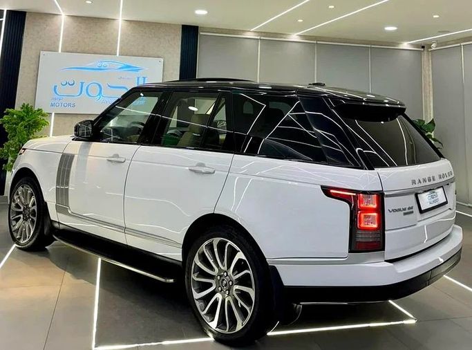 Подержанный Land Rover Range Rover Long IV Рестайлинг, 3.0 л, 2017 в Шардже от Ayoon Alhoot Motors Белый цвет. GCC | AUTO.AE