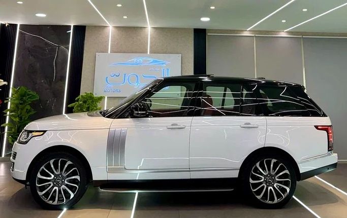 Подержанный Land Rover Range Rover P510 IV, 5.0 л, 2016 в Шардже от Ayoon Alhoot Motors Белый цвет. GCC | AUTO.AE