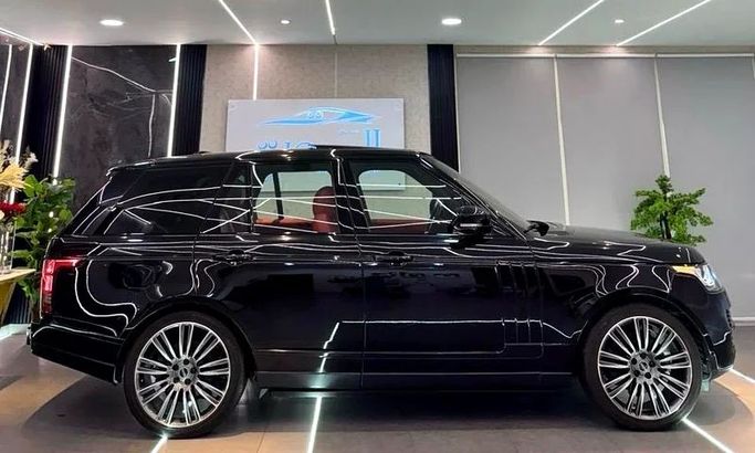 Used Land Rover Range Rover P510 IV, 5.0 l, 2016 in Sharjah by Ayoon Alhoot Motors, Black color. GCC Specs | AUTO.AE