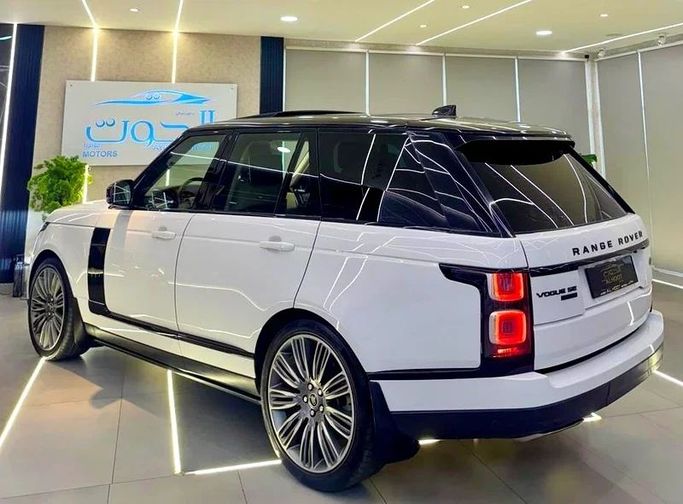 Подержанный Land Rover Range Rover Long IV Рестайлинг, 3.0 л, 2019 в Шардже от Ayoon Alhoot Motors Белый цвет. GCC | AUTO.AE