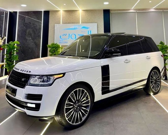 Подержанный Land Rover Range Rover P510 IV, 5.0 л, 2016 в Шардже от Ayoon Alhoot Motors Белый цвет. GCC | AUTO.AE