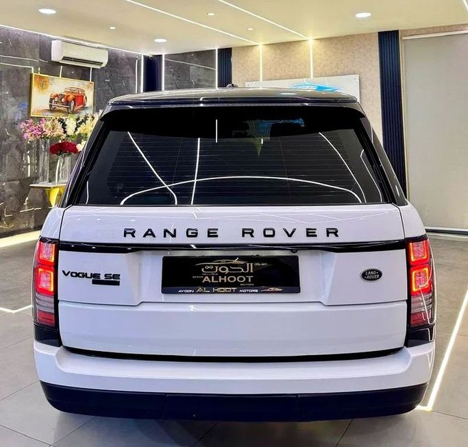 Подержанный Land Rover Range Rover P510 IV, 5.0 л, 2016 в Шардже от Ayoon Alhoot Motors Белый цвет. GCC | AUTO.AE