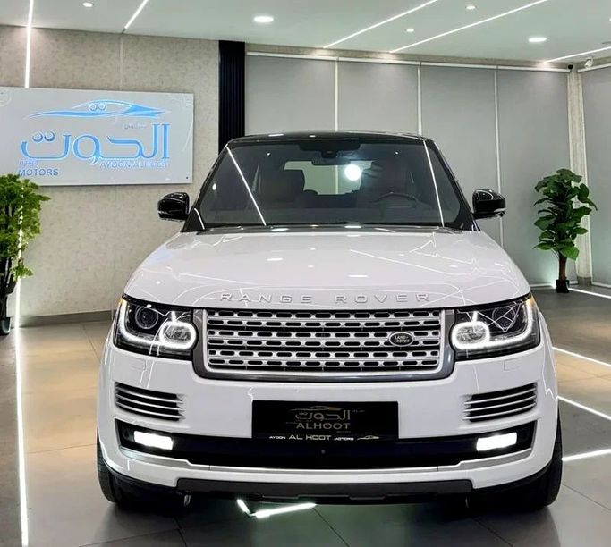 Подержанный Land Rover Range Rover Long IV Рестайлинг, 3.0 л, 2017 в Шардже от Ayoon Alhoot Motors Белый цвет. GCC | AUTO.AE