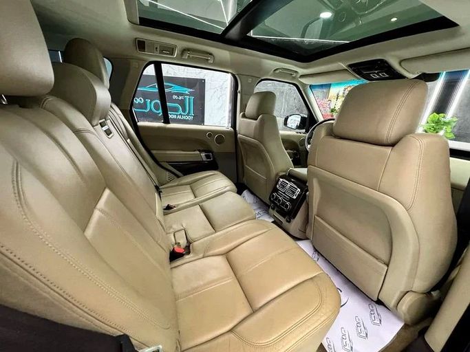 Подержанный Land Rover Range Rover Long IV, 5.0 л, 2015 в Шардже от Ayoon Alhoot Motors Белый цвет. GCC | AUTO.AE