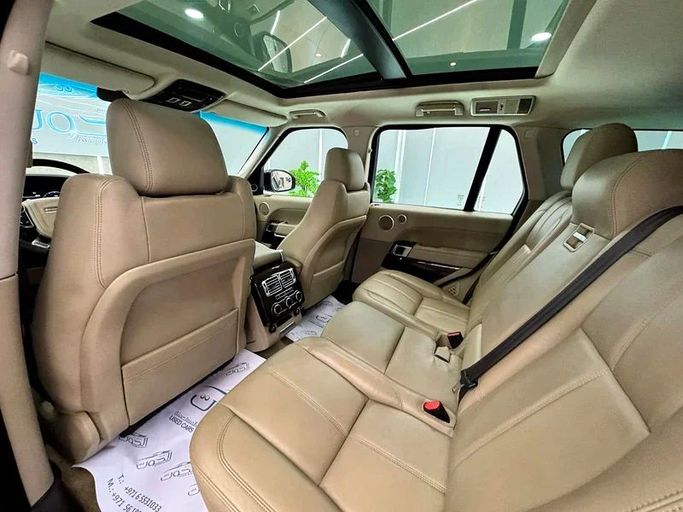 Подержанный Land Rover Range Rover Long IV, 5.0 л, 2015 в Шардже от Ayoon Alhoot Motors Белый цвет. GCC | AUTO.AE