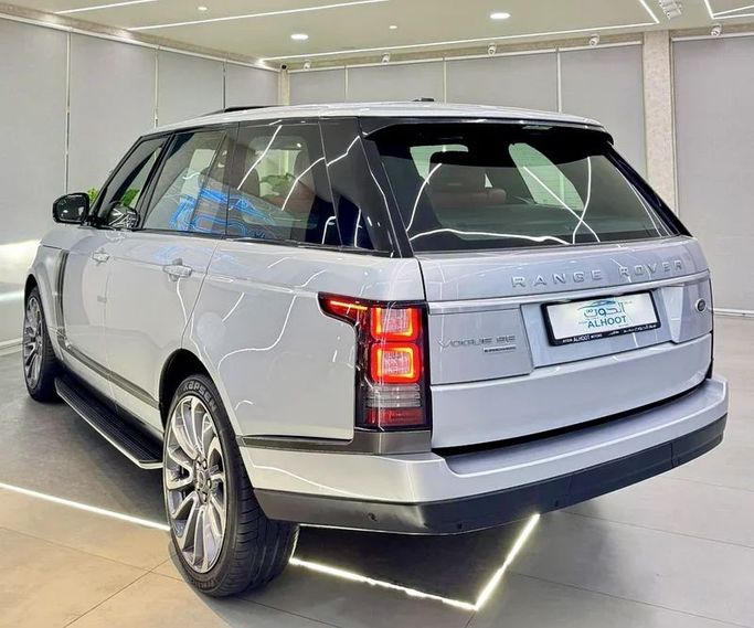Used Land Rover Range Rover Long IV, 5.0 l, 2016 in Sharjah by Ayoon Alhoot Motors, Silver color. GCC Specs | AUTO.AE