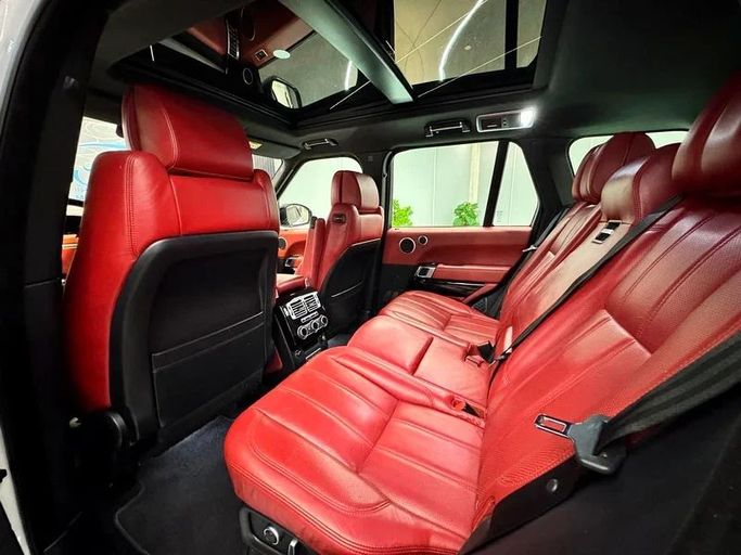 Used Land Rover Range Rover Long IV Facelift, 3.0 l, 2017 in Sharjah by Ayoon Alhoot Motors, White color. GCC Specs | AUTO.AE