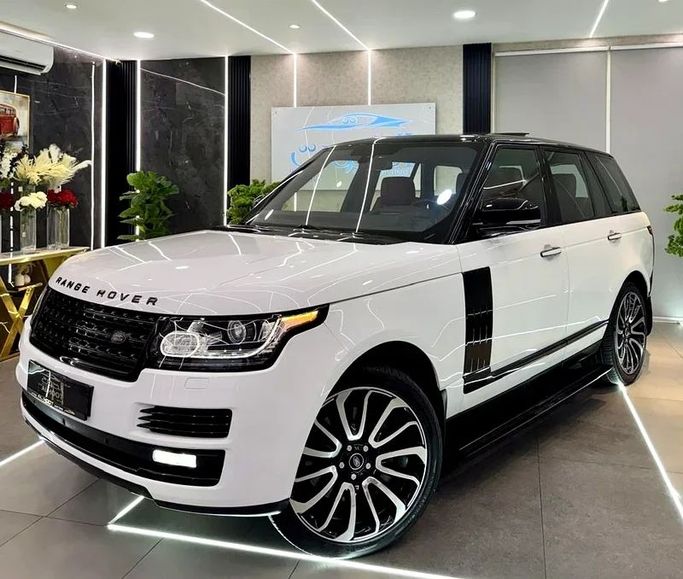 Used Land Rover Range Rover Long IV Facelift, 3.0 l, 2017 in Sharjah by Ayoon Alhoot Motors, White color. GCC Specs | AUTO.AE