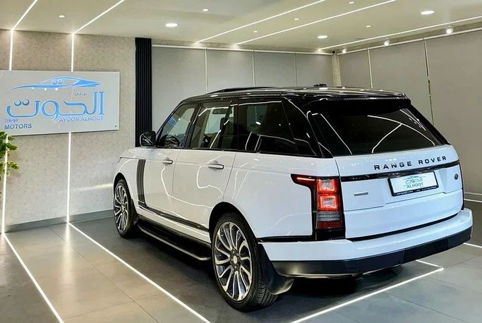 Подержанный Land Rover Range Rover P550 IV, 5.0 л, 2015 в Шардже от Ayoon Alhoot Motors Белый цвет. GCC | AUTO.AE