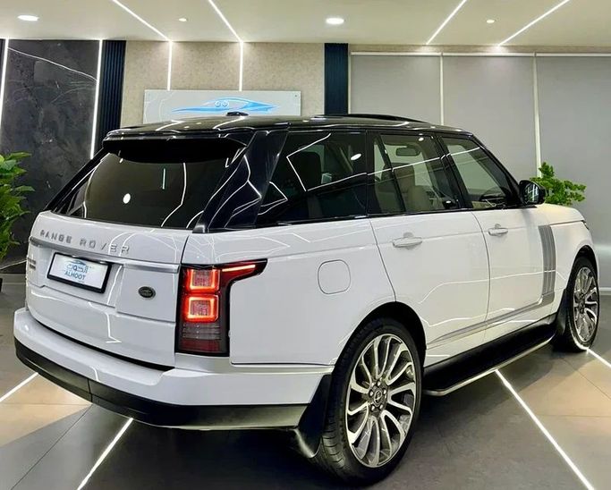 Подержанный Land Rover Range Rover SV IV Рестайлинг, 5.0 л, 2017 в Шардже от Ayoon Alhoot Motors Белый цвет. GCC | AUTO.AE