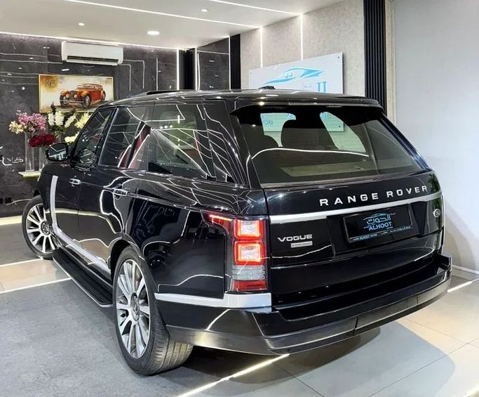 Подержанный Land Rover Range Rover P510 IV, 5.0 л, 2016 в Шардже от Ayoon Alhoot Motors Черный цвет. GCC | AUTO.AE