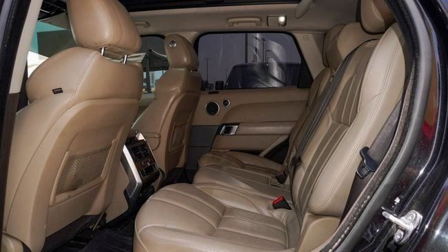 Подержанный Land Rover Range Rover P340 IV, 3.0 л, 2016 в Шардже от Alnujoom Al Malakiah Used Cars Черный цвет. Американская | AUTO.AE