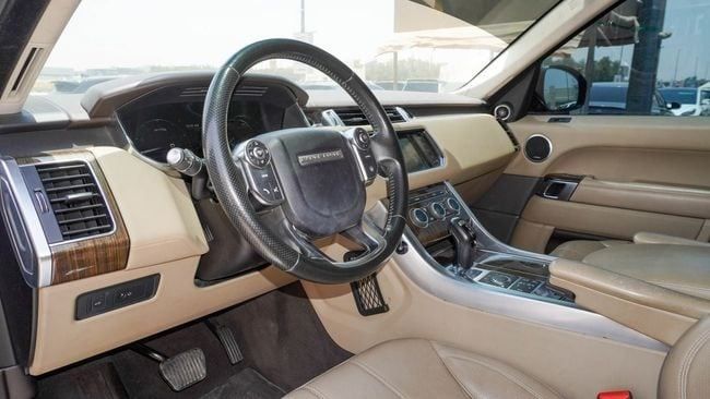 Подержанный Land Rover Range Rover P340 IV, 3.0 л, 2016 в Шардже от Alnujoom Al Malakiah Used Cars Черный цвет. Американская | AUTO.AE