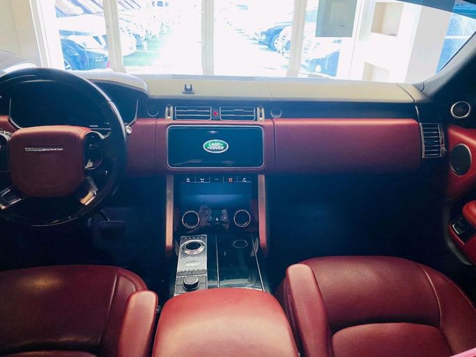 Подержанный Land Rover Range Rover P340 IV Рестайлинг, 3.0 л, 2018 в Шардже от Alhamoor Used Cars Белый цвет. GCC | AUTO.AE