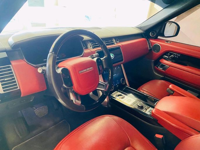 Подержанный Land Rover Range Rover P340 IV Рестайлинг, 3.0 л, 2018 в Шардже от Alhamoor Used Cars Белый цвет. GCC | AUTO.AE