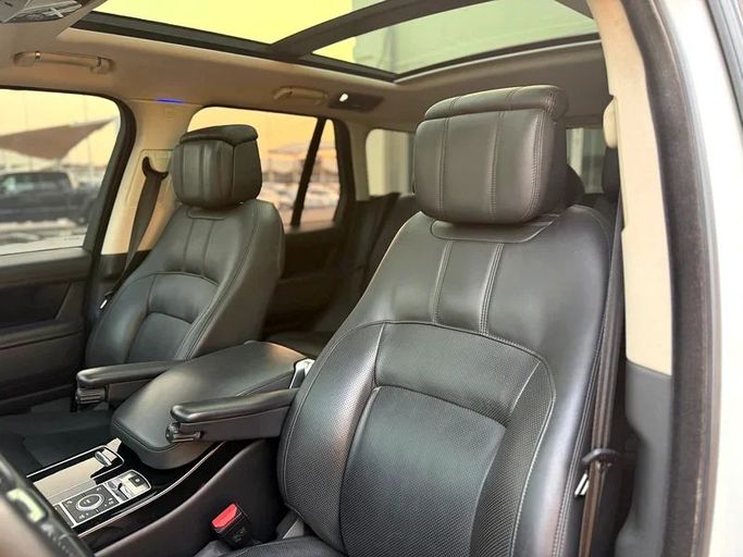 مستعملة Land Rover Range Rover P525 شد الوجه IV, 5.0 l, 2021 في في الشارقة من Istanbul Elite Used Cars، اللون أبيض. المواصفات الكندية | AUTO.AE