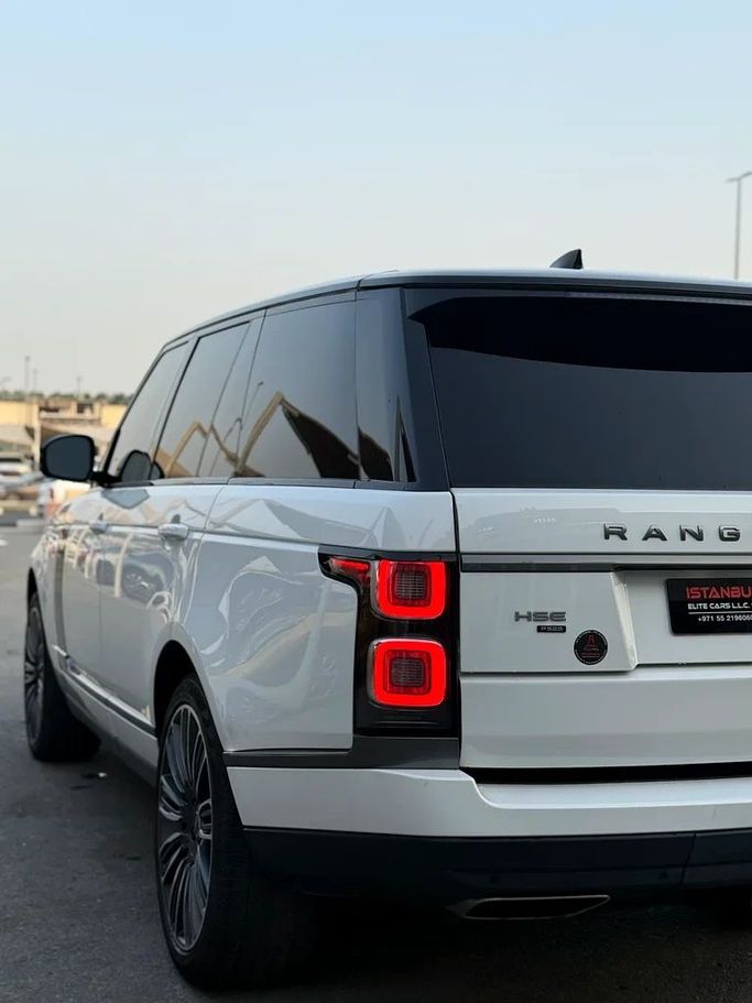 مستعملة Land Rover Range Rover P525 شد الوجه IV, 5.0 l, 2021 في في الشارقة من Istanbul Elite Used Cars، اللون أبيض. المواصفات الكندية | AUTO.AE