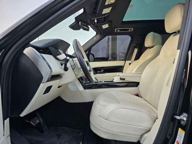 Used Land Rover Range Rover P530 MHEV V, 4.4 l, 2023 in Sharjah by Rebou Najd Used Cars, Black color. American Specs | AUTO.AE