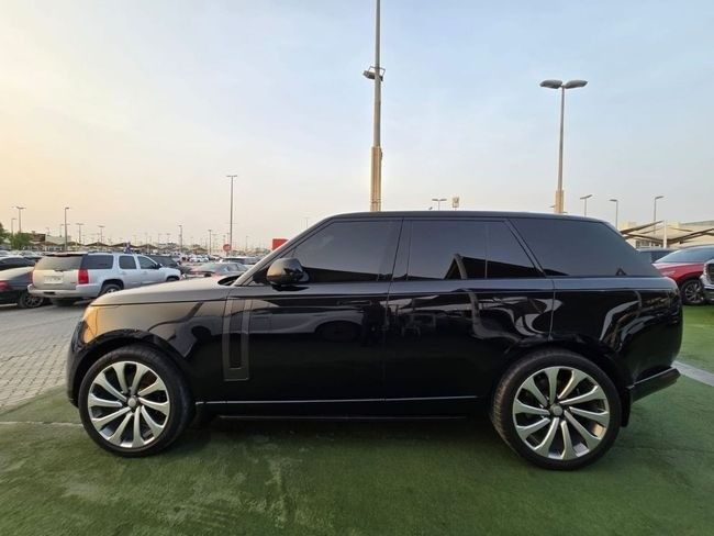 Used Land Rover Range Rover P530 MHEV V, 4.4 l, 2023 in Sharjah by Rebou Najd Used Cars, Black color. American Specs | AUTO.AE