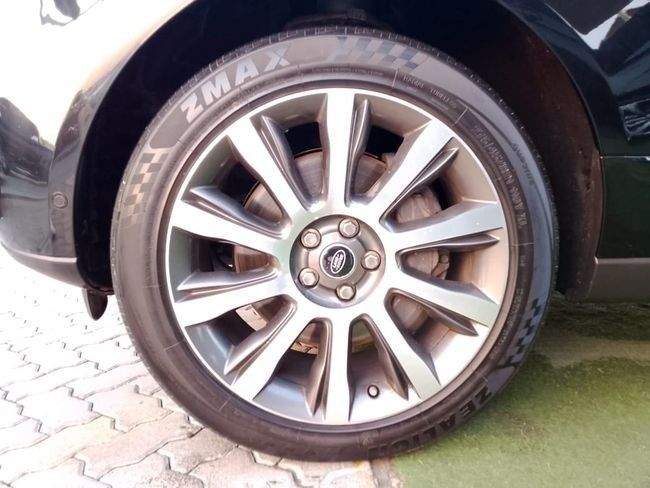 Подержанный Land Rover Range Rover P510 IV, 5.0 л, 2014 в Шардже от Rebou Najd Used Cars Черный цвет.  | AUTO.AE