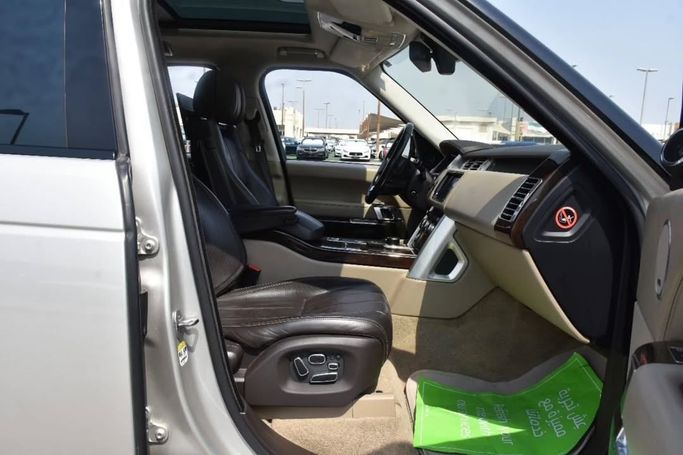 Подержанный Land Rover Range Rover P340 IV, 3.0 л, 2013 в Шардже от Alfaris Used Cars Серый цвет.  | AUTO.AE