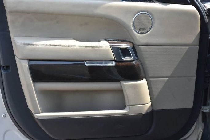Подержанный Land Rover Range Rover P340 IV, 3.0 л, 2013 в Шардже от Alfaris Used Cars Серый цвет.  | AUTO.AE