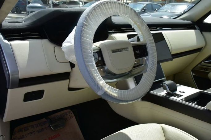 Новый Land Rover Range Rover P360 MHEV V, 3.0 л, 2024 в Шардже от Alfaris Used Cars Белый цвет.  | AUTO.AE
