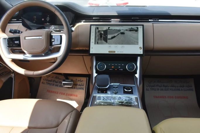 Подержанный Land Rover Range Rover P360 MHEV V, 3.0 л, 2023 в Шардже от Alfaris Used Cars Серый цвет.  | AUTO.AE