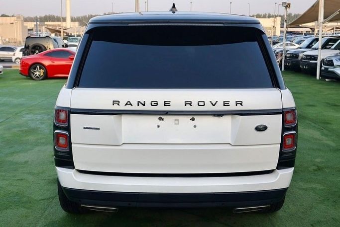 Подержанный Land Rover Range Rover IV Рестайлинг, 5.0 л, 2018 в Шардже от Al Bake Used Cars Белый цвет.  | AUTO.AE
