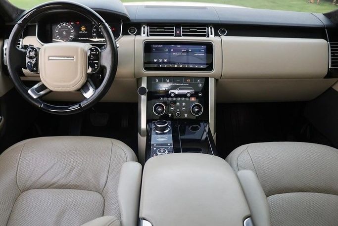 Подержанный Land Rover Range Rover IV Рестайлинг, 5.0 л, 2018 в Шардже от Al Bake Used Cars Белый цвет.  | AUTO.AE