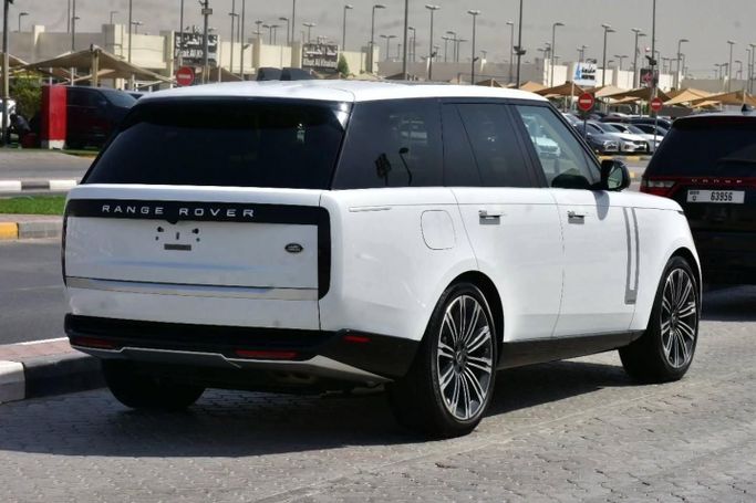 Подержанный Land Rover Range Rover P400 MHEV V, 3.0 л, 2023 в Шардже от Alfaris Used Cars Белый цвет. Other | AUTO.AE