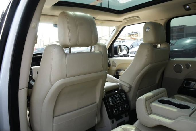 Used Land Rover Range Rover P510 IV, 5.0 l, 2013 in Sharjah by Alfaris Used Cars, White color. Other | AUTO.AE