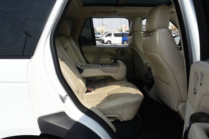 Used Land Rover Range Rover P510 IV, 5.0 l, 2013 in Sharjah by Alfaris Used Cars, White color. Other | AUTO.AE