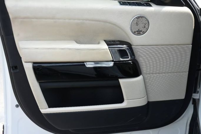 Used Land Rover Range Rover P510 IV, 5.0 l, 2013 in Sharjah by Alfaris Used Cars, White color. Other | AUTO.AE