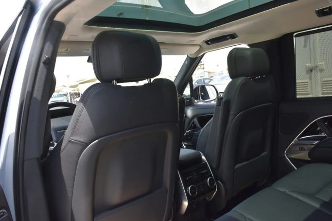 Used Land Rover Range Rover P400 MHEV V, 3.0 l, 2023 in Sharjah by Alfaris Used Cars, White color. Other | AUTO.AE