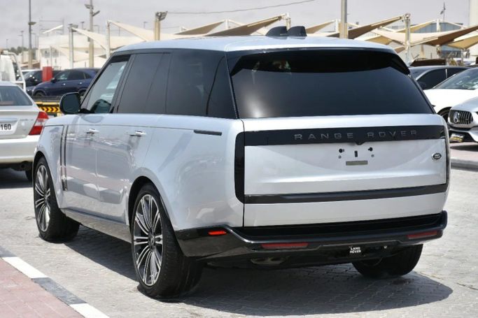 Used Land Rover Range Rover P400 MHEV V, 3.0 l, 2023 in Sharjah by Alfaris Used Cars, White color. Other | AUTO.AE