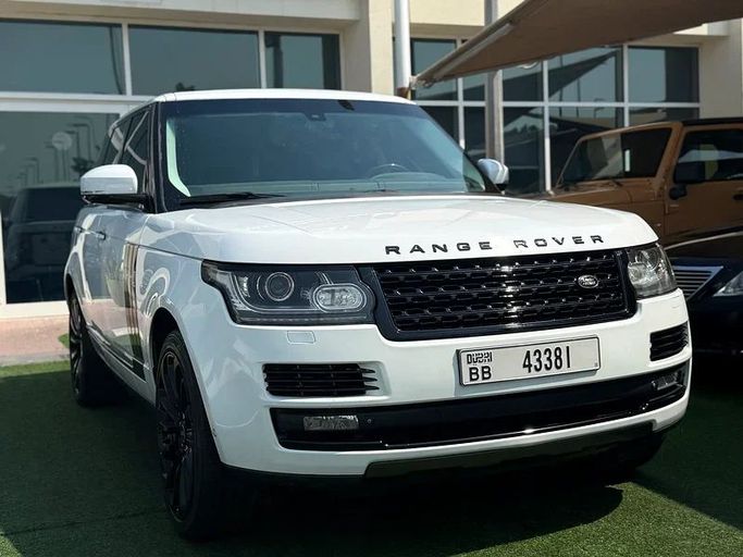 Подержанный Land Rover Range Rover P550 IV, 5.0 л, 2014 в Шардже от Al Muhtaref Used Cars Белый цвет. GCC | AUTO.AE