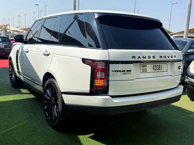 Подержанный Land Rover Range Rover P550 IV, 5.0 л, 2014 в Шардже от Al Muhtaref Used Cars Белый цвет. GCC | AUTO.AE
