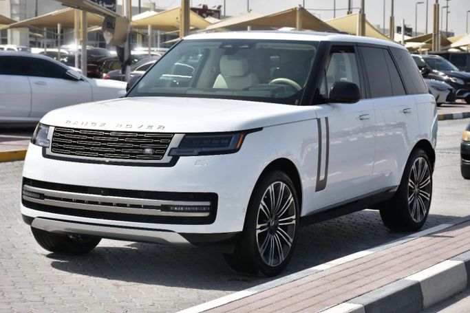 Подержанный Land Rover Range Rover P400 MHEV V, 3.0 л, 2024 в Шардже от Alfaris Used Cars Белый цвет. Other | AUTO.AE