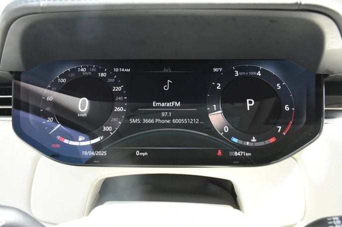 Подержанный Land Rover Range Rover P400 MHEV V, 3.0 л, 2024 в Шардже от Alfaris Used Cars Белый цвет. Other | AUTO.AE