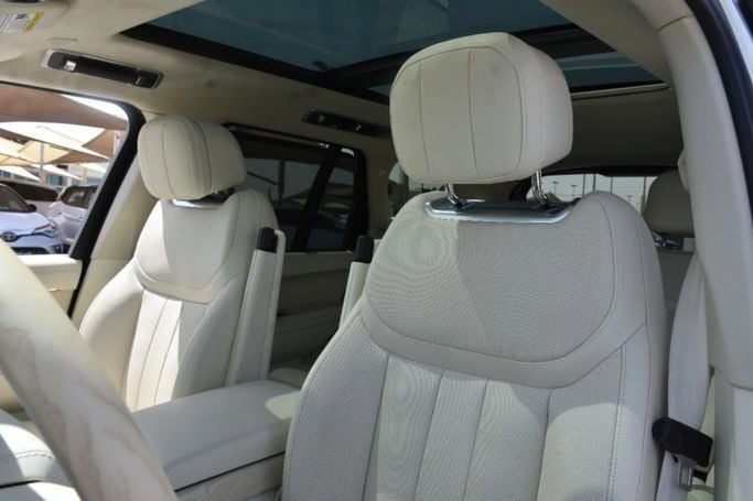 Подержанный Land Rover Range Rover P400 MHEV V, 3.0 л, 2024 в Шардже от Alfaris Used Cars Белый цвет. Other | AUTO.AE