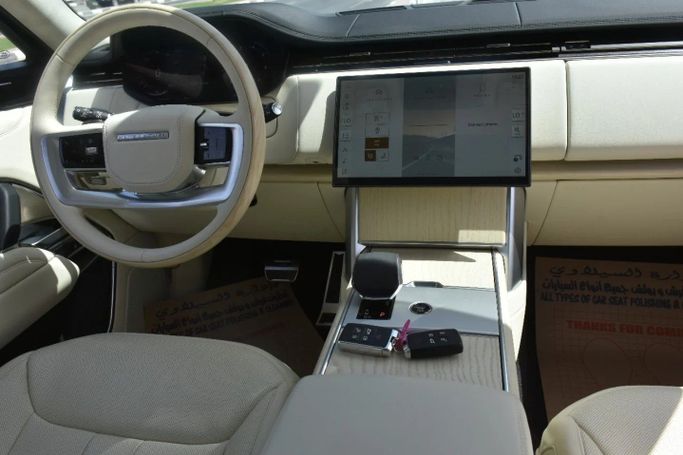 Подержанный Land Rover Range Rover P400 MHEV V, 3.0 л, 2024 в Шардже от Alfaris Used Cars Белый цвет. Other | AUTO.AE