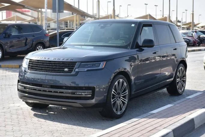 Подержанный Land Rover Range Rover P400 MHEV V, 3.0 л, 2024 в Шардже от Alfaris Used Cars Серый цвет. Other | AUTO.AE
