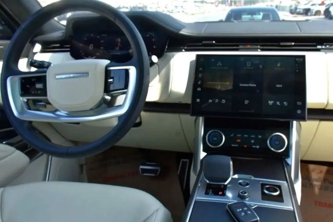 Подержанный Land Rover Range Rover P360 MHEV V, 3.0 л, 2023 в Шардже от Alfaris Used Cars Серый цвет. Other | AUTO.AE