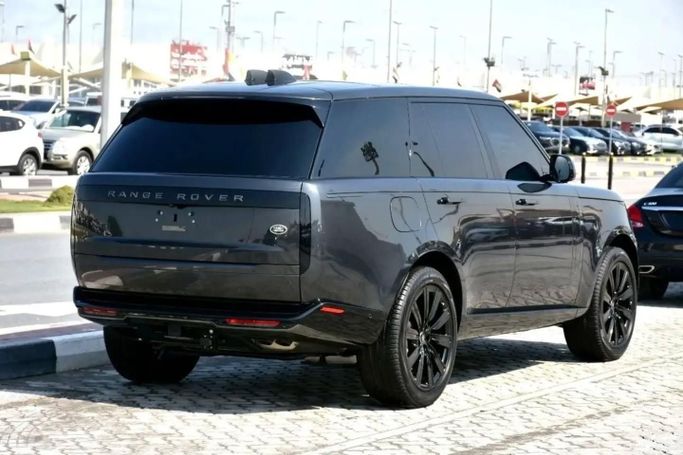 Подержанный Land Rover Range Rover P360 MHEV V, 3.0 л, 2023 в Шардже от Alfaris Used Cars Серый цвет. Other | AUTO.AE
