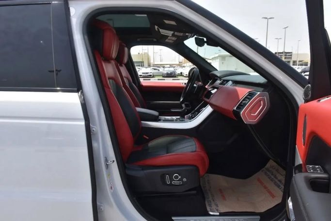 Подержанный Land Rover Range Rover P525 IV Рестайлинг, 5.0 л, 2020 в Шардже от Alfaris Used Cars Белый цвет. Other | AUTO.AE