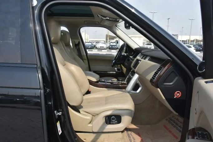 Подержанный Land Rover Range Rover P375 IV, 5.0 л, 2016 в Шардже от Alfaris Used Cars Черный цвет. Other | AUTO.AE