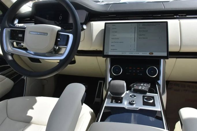 Подержанный Land Rover Range Rover P400 MHEV V, 3.0 л, 2023 в Шардже от Alfaris Used Cars Серый цвет. Other | AUTO.AE