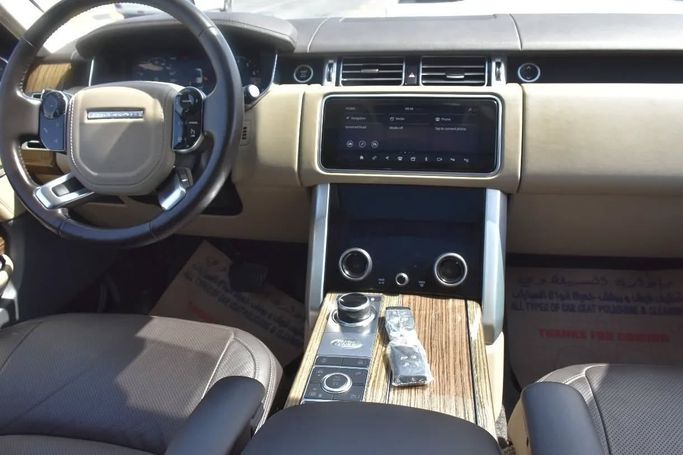 Подержанный Land Rover Range Rover P360 IV Рестайлинг, 3.0 л, 2019 в Шардже от Alfaris Used Cars Белый цвет. Other | AUTO.AE